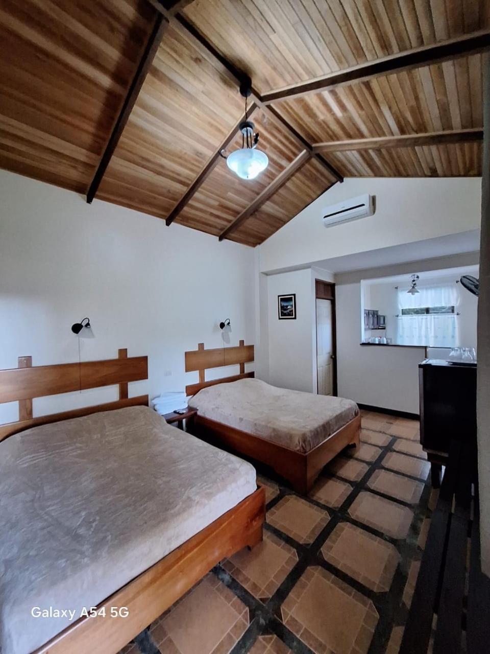 Iris Arenal Hotel La Fortuna Ngoại thất bức ảnh