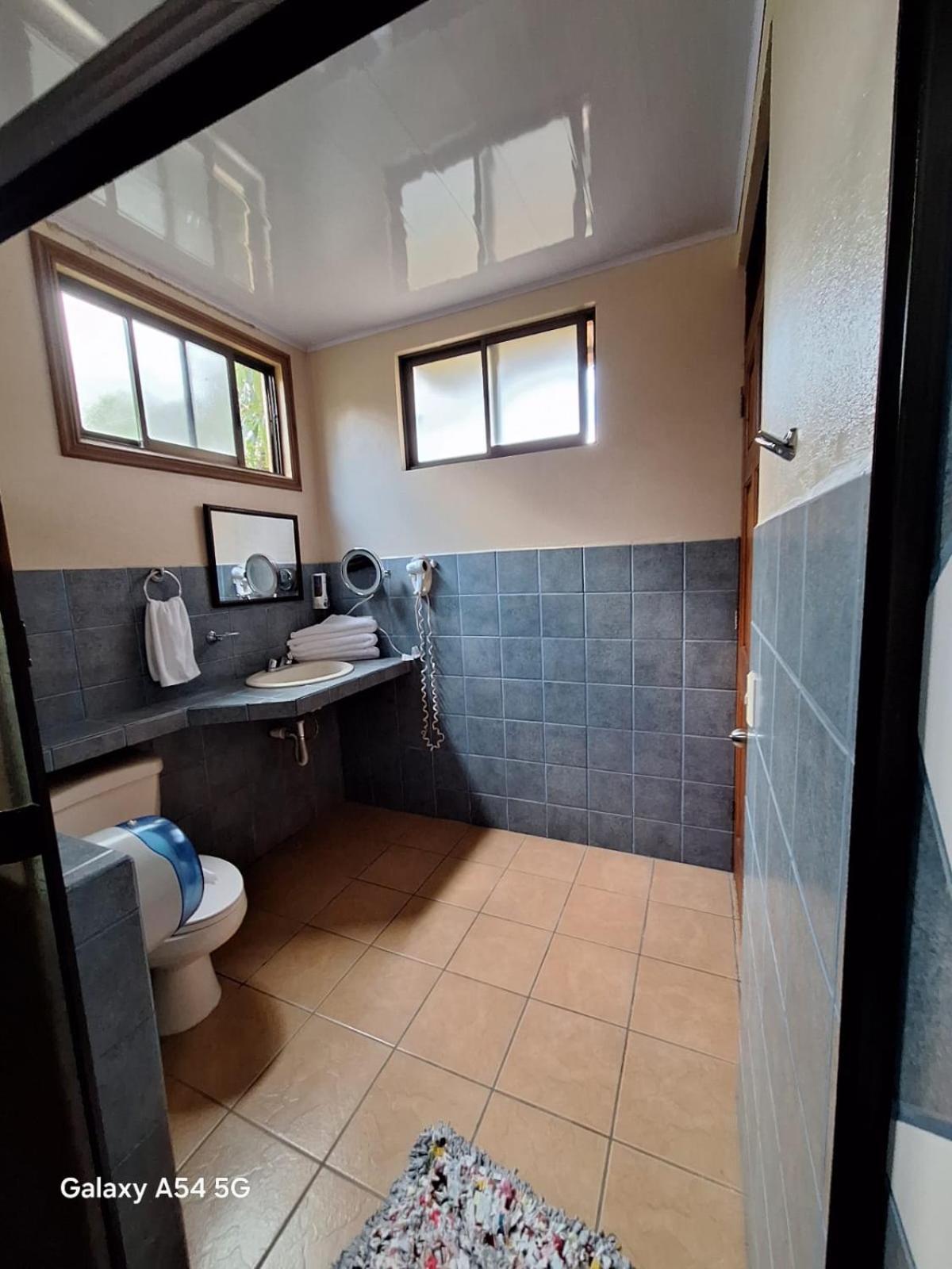 Iris Arenal Hotel La Fortuna Ngoại thất bức ảnh